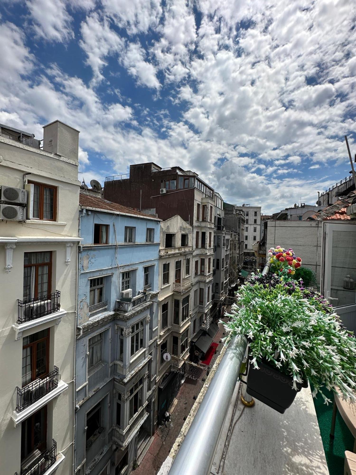 Taksim Istiklal Suites Estambul Exterior foto